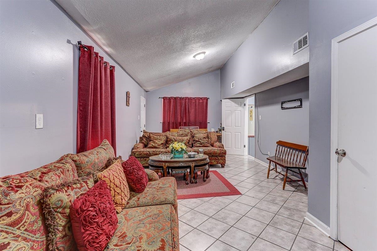 3700 Lakeview Road Memphis, TN 38116 - Photo 20 of 40 a living room with furniture and a window