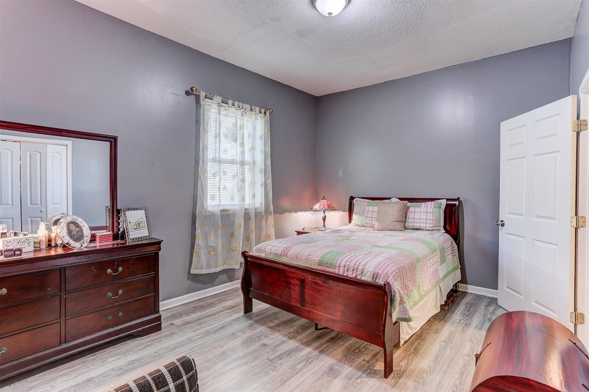 3700 Lakeview Road Memphis, TN 38116 - Photo 23 of 40 a bedroom with a bed and a window