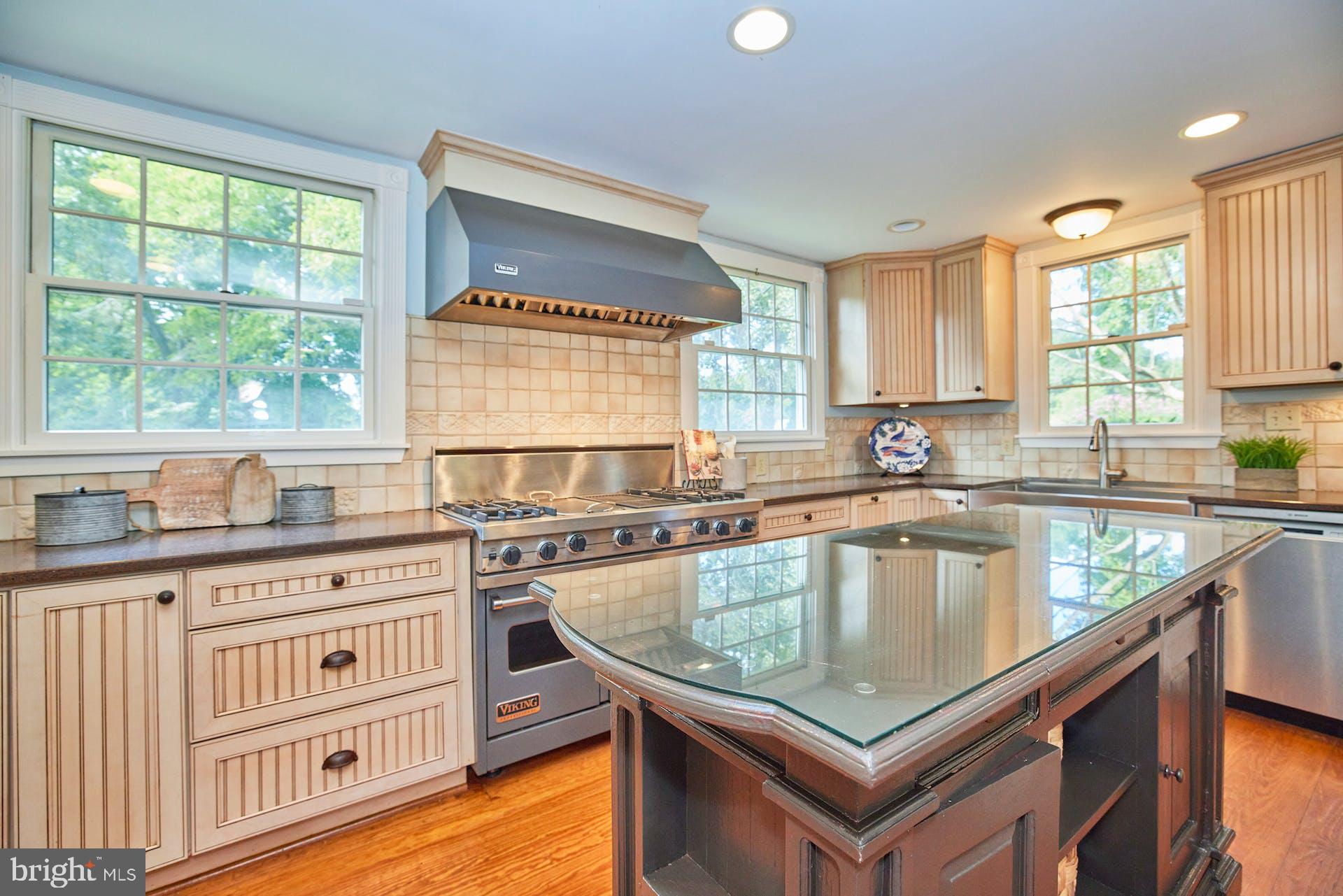 182 West Bay Front Road Lothian, MD 20711 - Photo 25 of 87 Gourmet kitchen with Viking stove