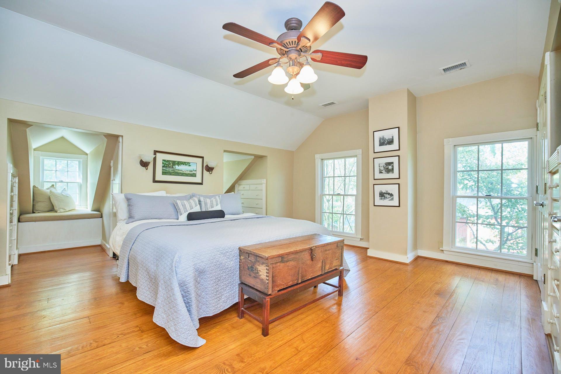 182 West Bay Front Road Lothian, MD 20711 - Photo 34 of 87 Primary BR suite