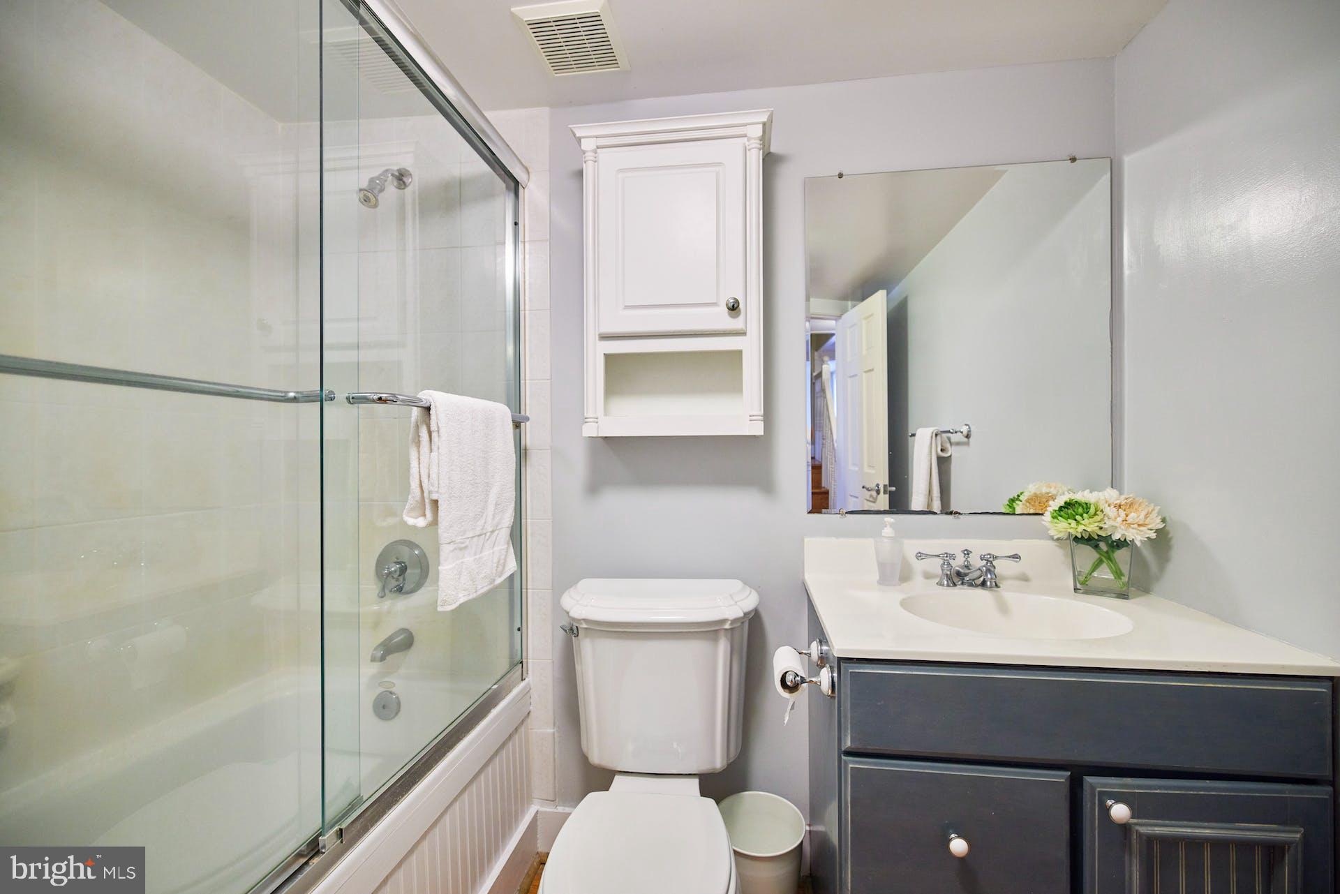 182 West Bay Front Road Lothian, MD 20711 - Photo 42 of 87 Upstairs hall bathroom