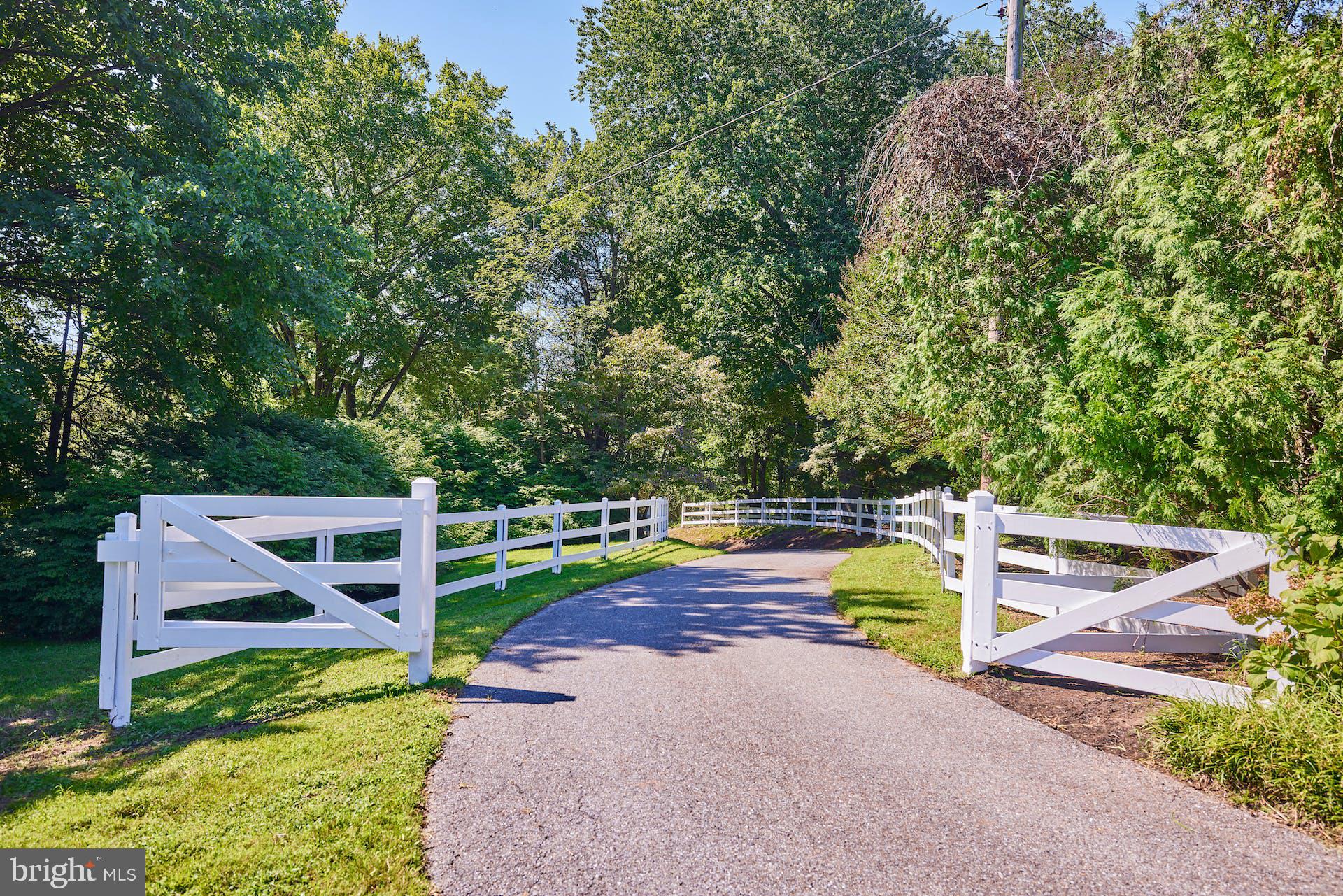 182 West Bay Front Road Lothian, MD 20711 - Photo 6 of 87 Beautiful fenced entrance