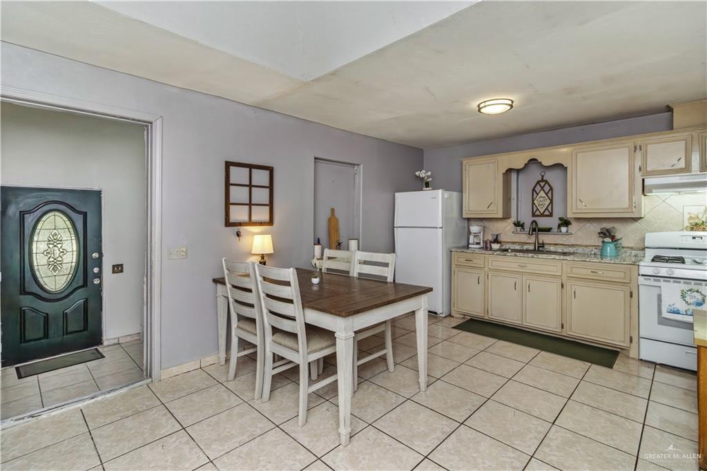 816 East 2nd Street Rio Grande City, TX 78582 - Photo 6 of 15