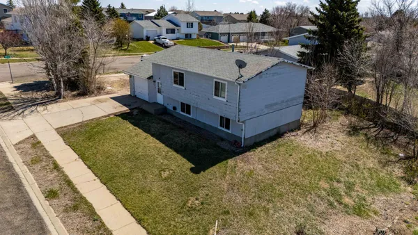 $1,000,000 | 11 6th Avenue West, Dickinson, ND 58601