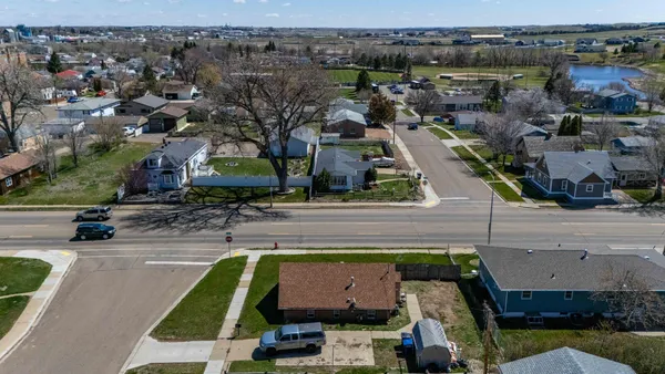 $1,000,000 | 11 6th Avenue West, Dickinson, ND 58601