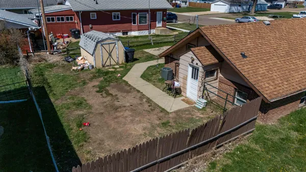 $1,000,000 | 11 6th Avenue West, Dickinson, ND 58601
