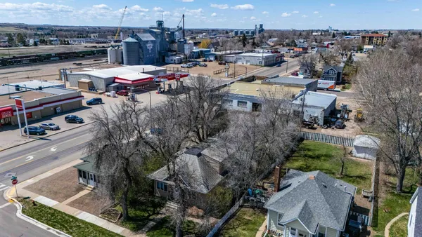 $1,000,000 | 11 6th Avenue West, Dickinson, ND 58601