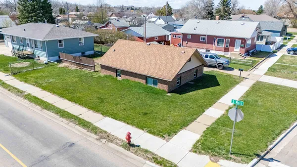 $1,000,000 | 11 6th Avenue West, Dickinson, ND 58601