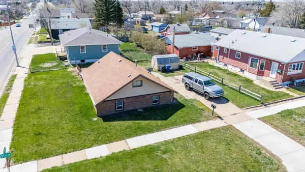 $1,000,000 | 11 6th Avenue West, Dickinson, ND 58601