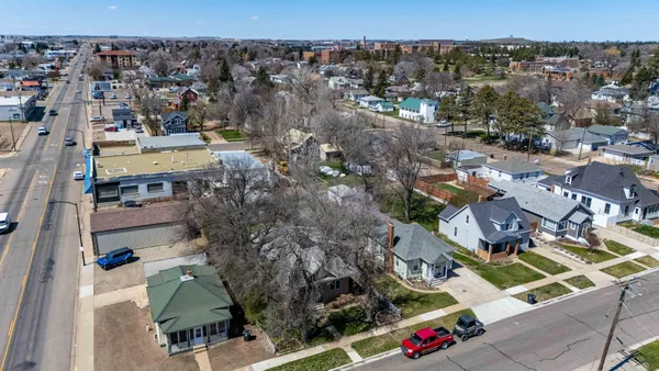 $1,000,000 | 11 6th Avenue West, Dickinson, ND 58601