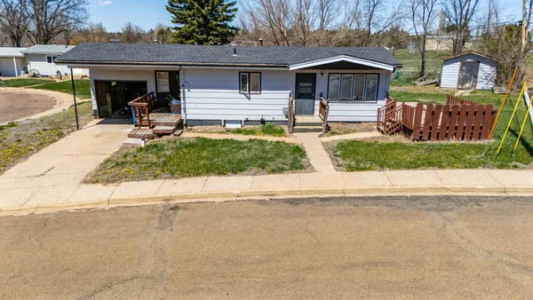 $1,000,000 | 11 6th Avenue West, Dickinson, ND 58601