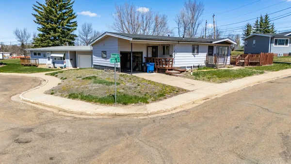 $1,000,000 | 11 6th Avenue West, Dickinson, ND 58601