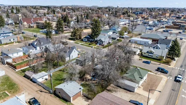 $1,000,000 | 11 6th Avenue West, Dickinson, ND 58601