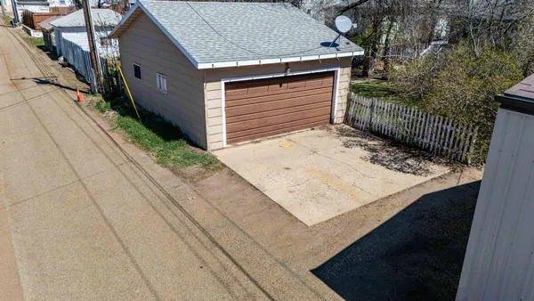 $1,000,000 | 11 6th Avenue West, Dickinson, ND 58601