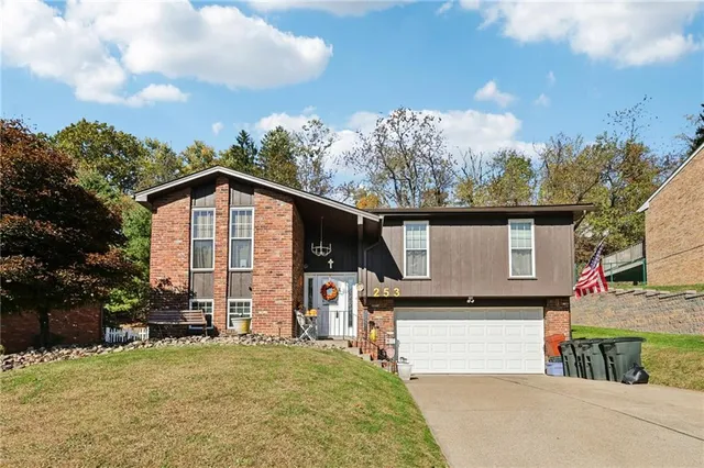 a view of a house with a backyard