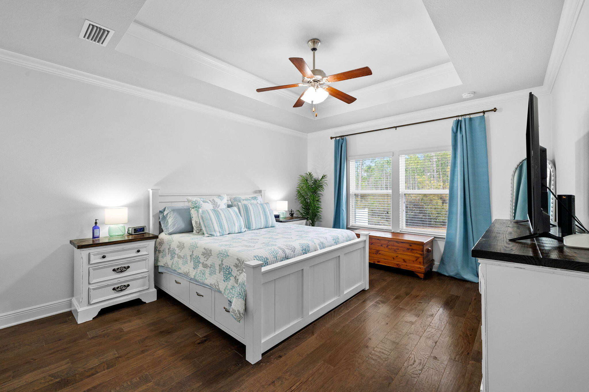 672 Alderberry Road Santa Rosa Beach, FL 32459 - Photo 11 of 24 a room with a bed and a window