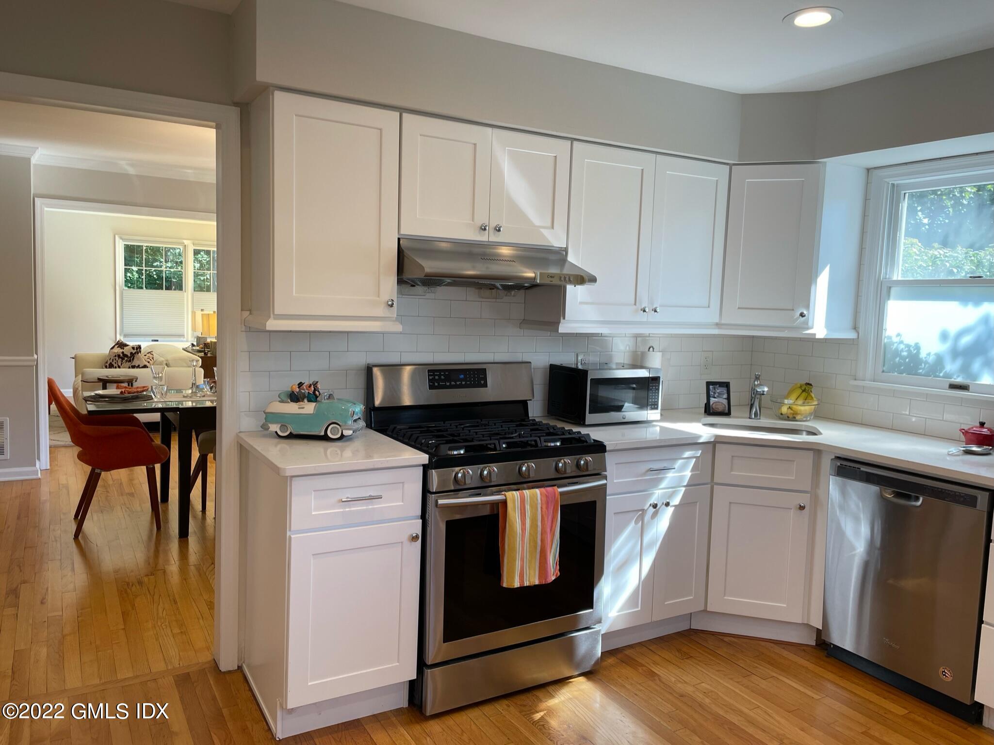 78 River Road, Unit 16 Cos Cob, CT 06807 - Photo 3 of 40 Eat in kitchen