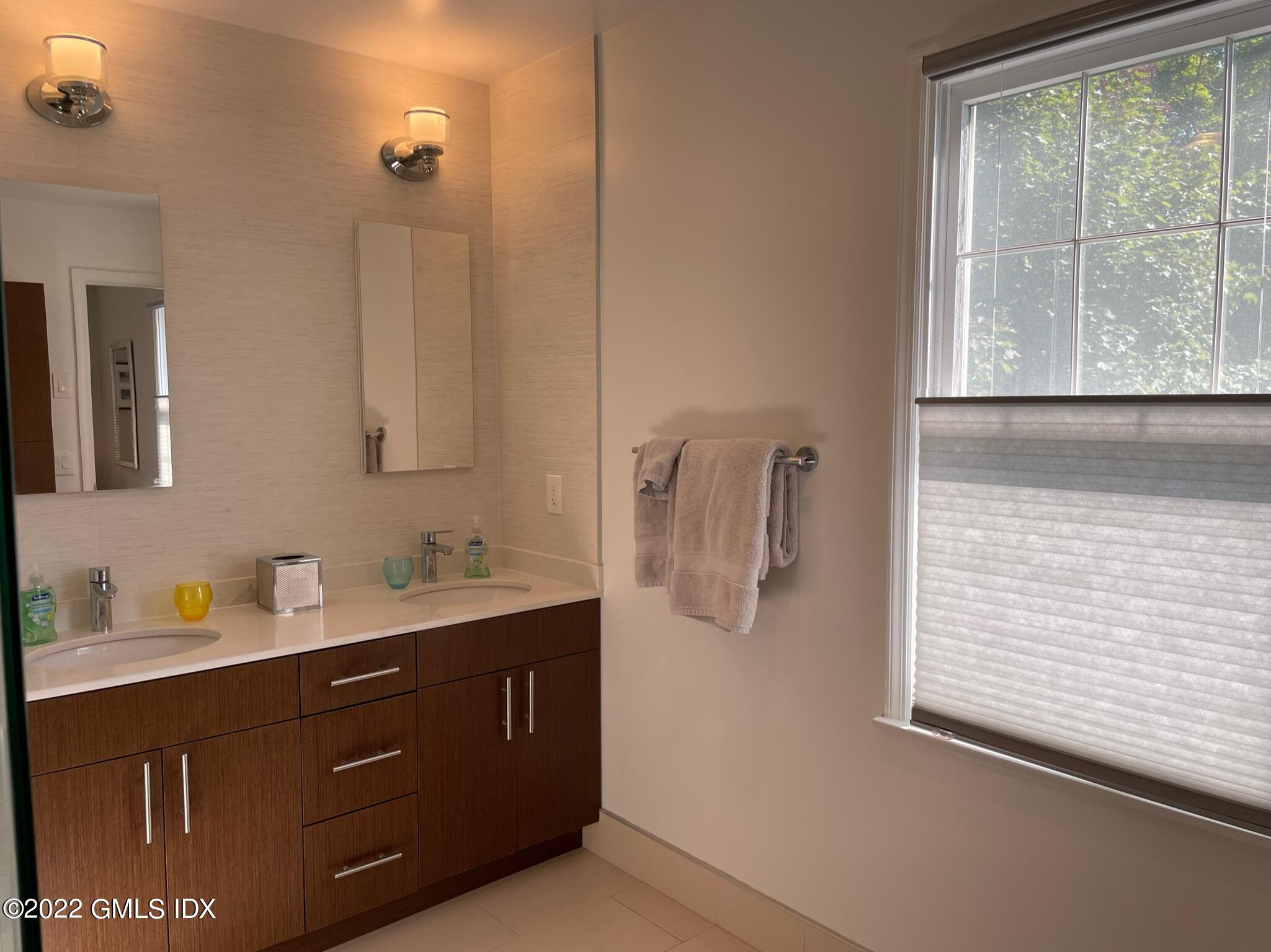 78 River Road, Unit 16 Cos Cob, CT 06807 - Photo 30 of 40 Masterbath