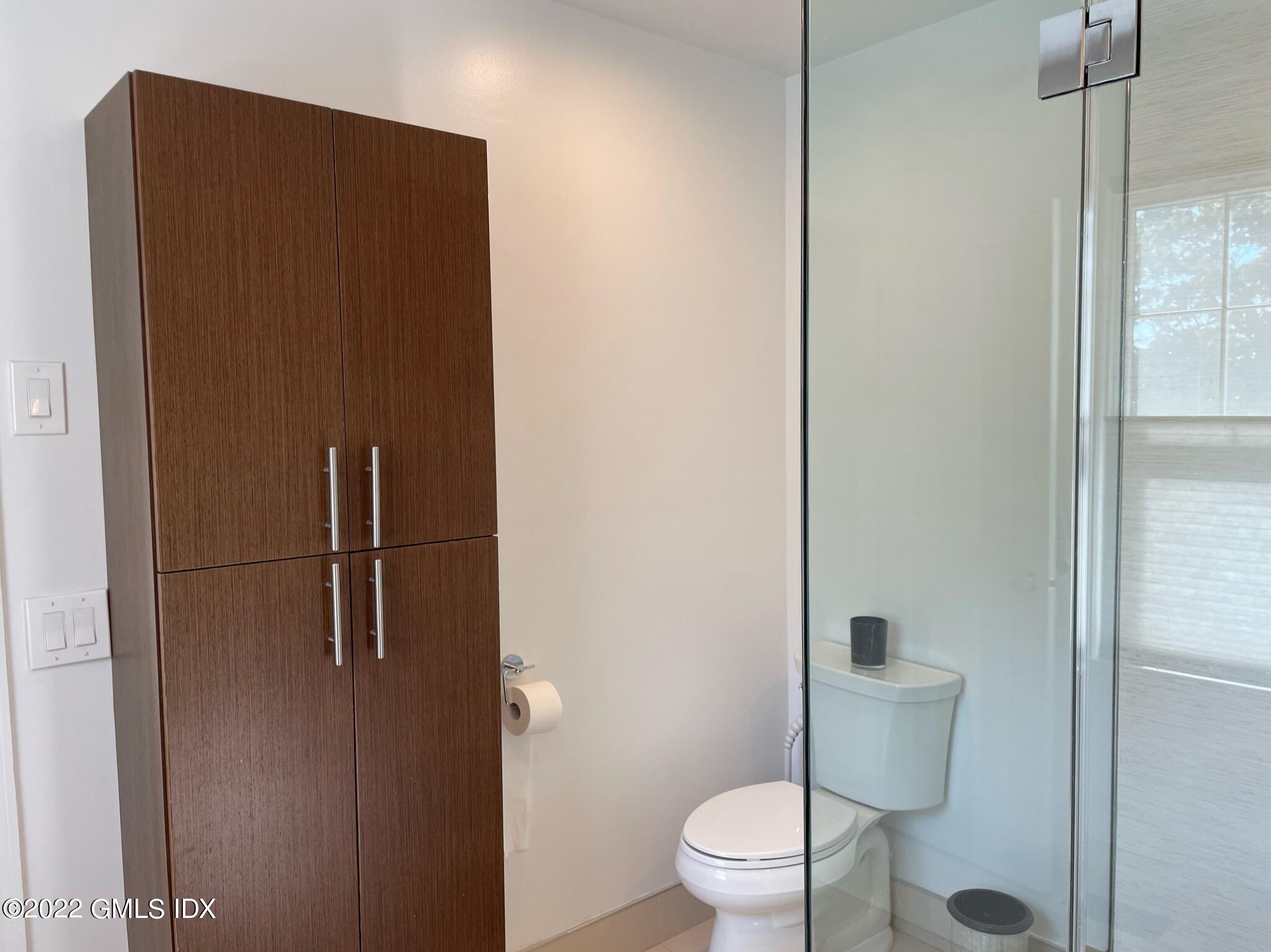 78 River Road, Unit 16 Cos Cob, CT 06807 - Photo 31 of 40 Masterbath