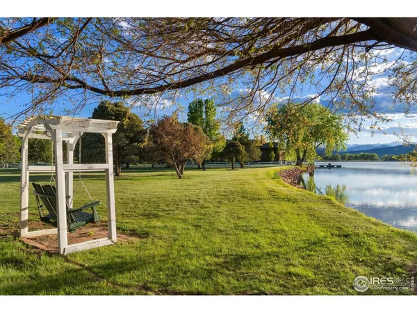 a view of a park with basketball court