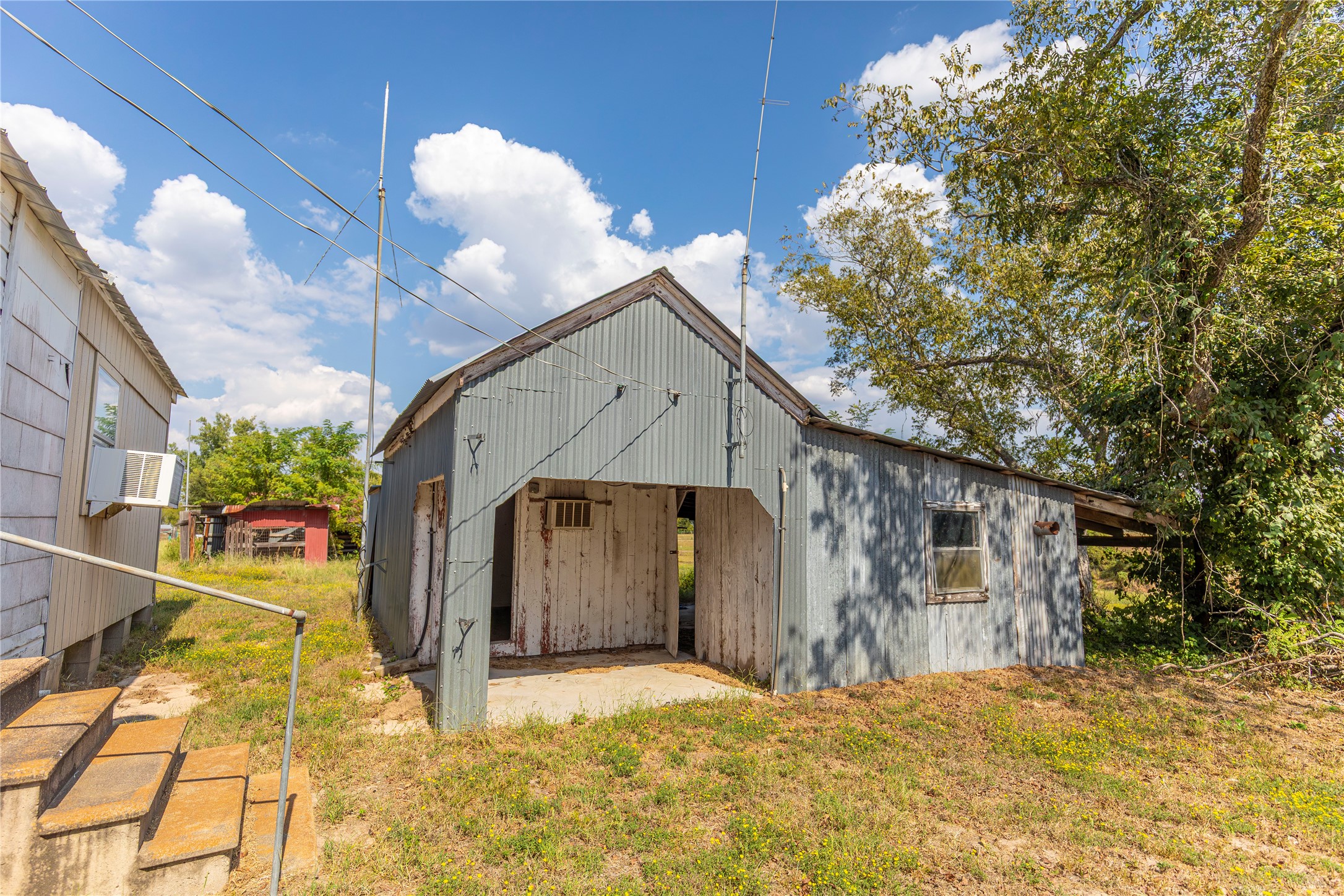768 Travis Road Bellville, TX 77418 - Photo 14 of 17 Outbuilding
