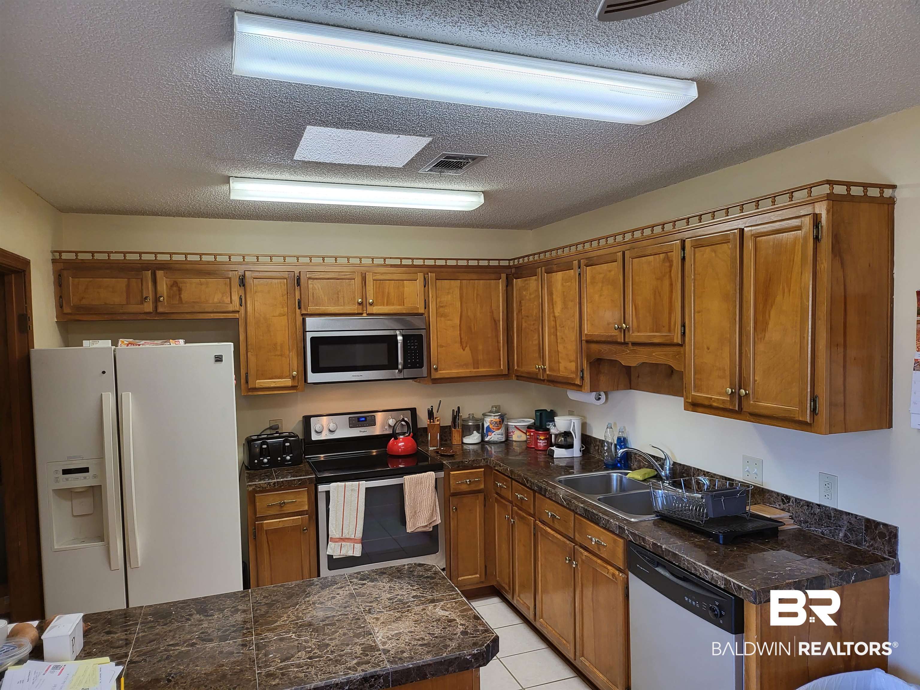 2865 Avenida Alberto Lillian, AL 36549 - Photo 6 of 25 Kitchen with Appliances