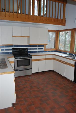 42 Reynolds Road Wakefield, MA 01880 - Photo 3 of 17 Gallery Image 3