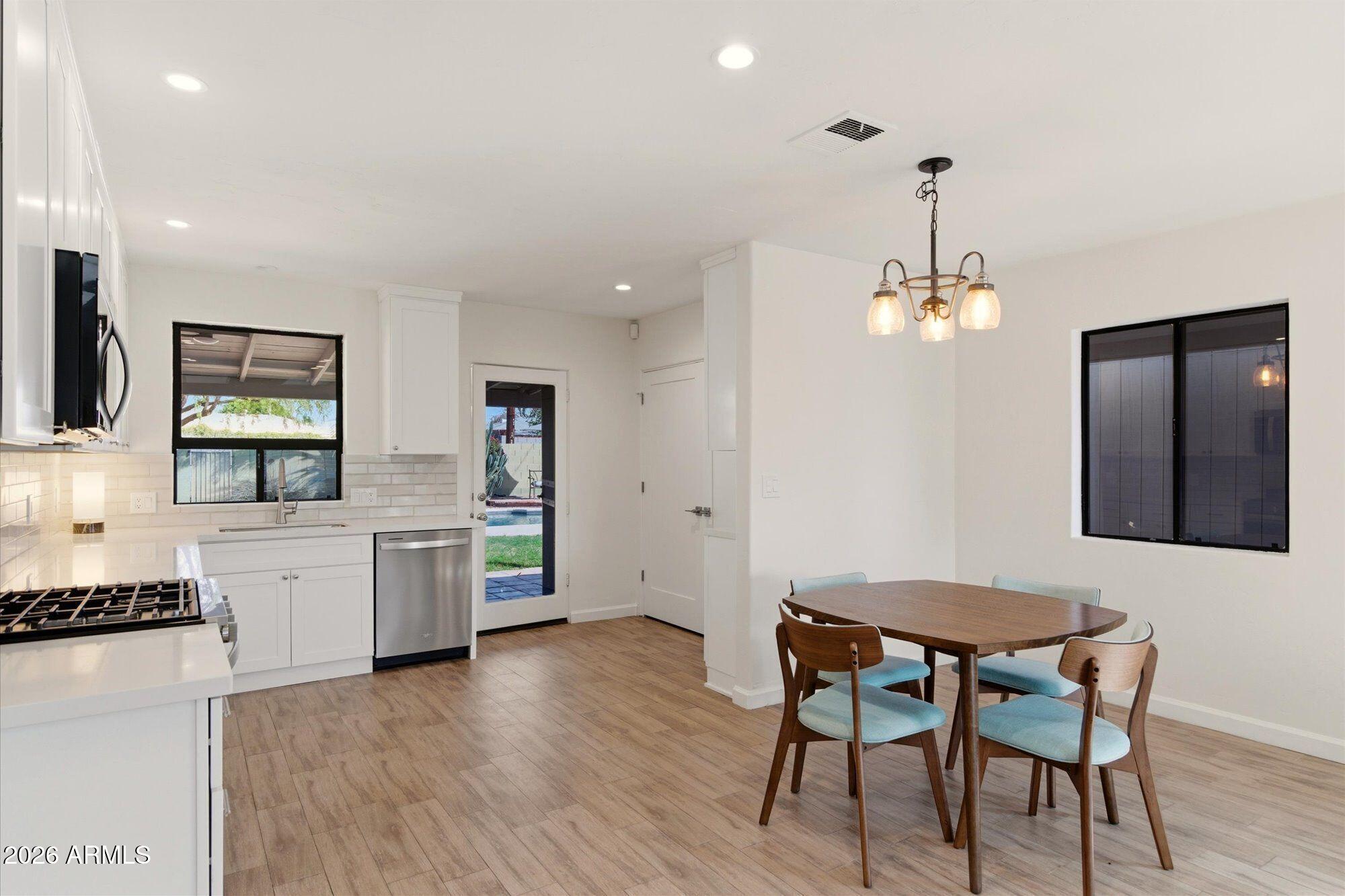 840 East Ocotillo Road Phoenix, AZ 85014 - Photo 8 of 32 Great Layout