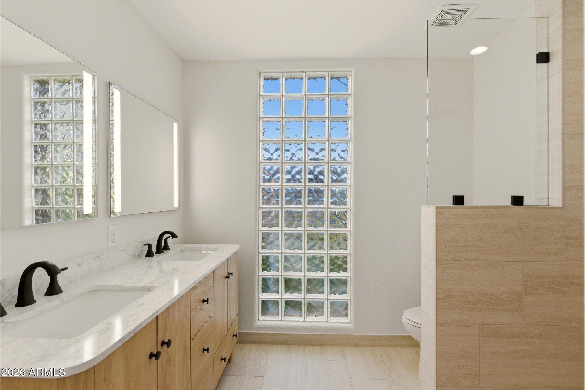 840 East Ocotillo Road Phoenix, AZ 85014 - Photo 13 of 32 Primary Bath