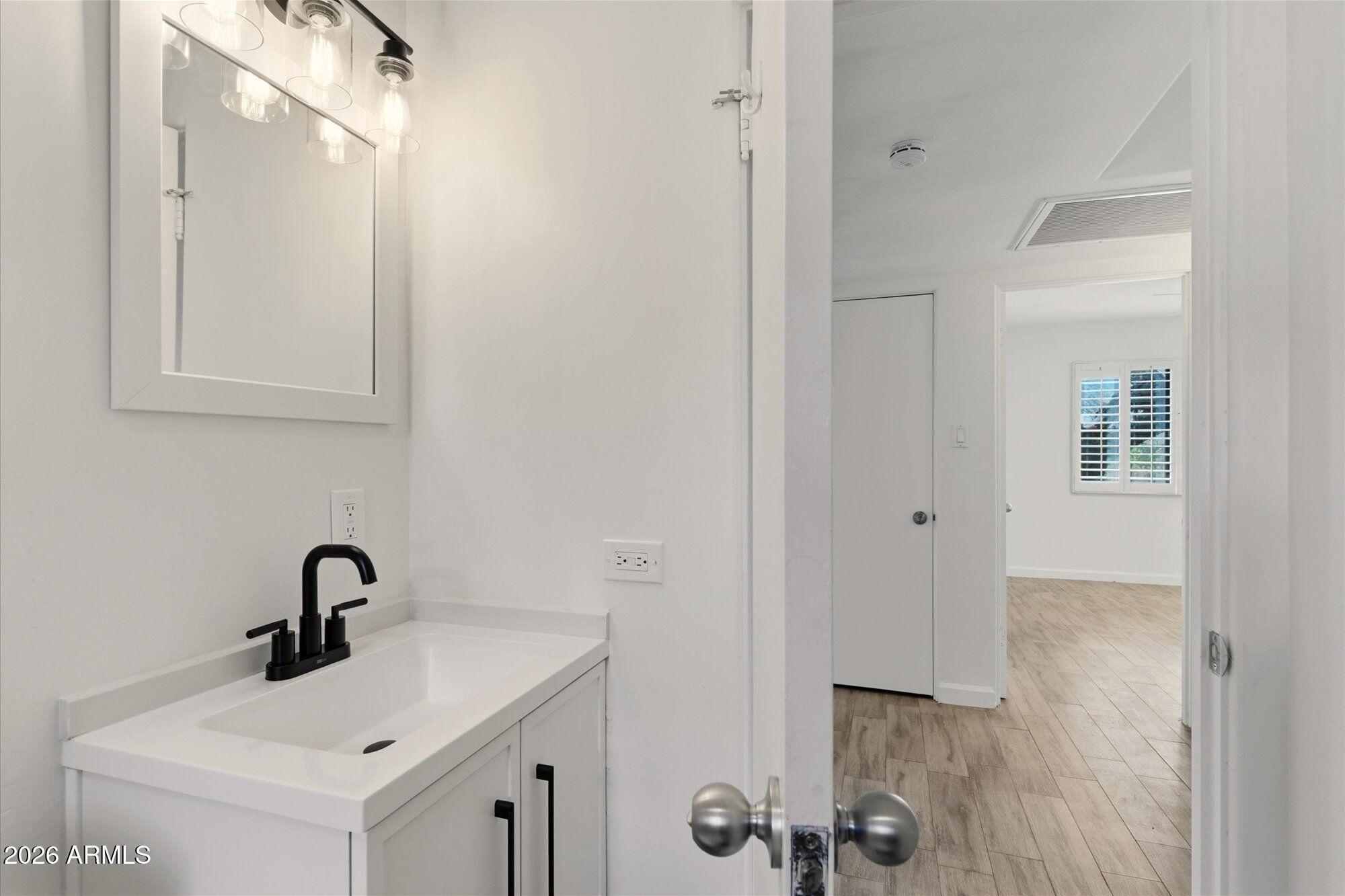 840 East Ocotillo Road Phoenix, AZ 85014 - Photo 17 of 32 Guest Bath