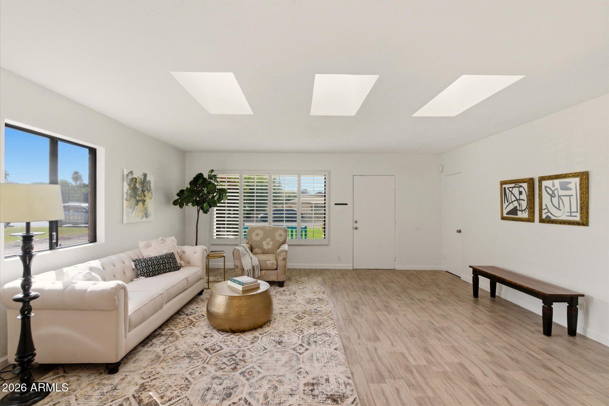 840 East Ocotillo Road Phoenix, AZ 85014 - Photo 3 of 32 Living Room