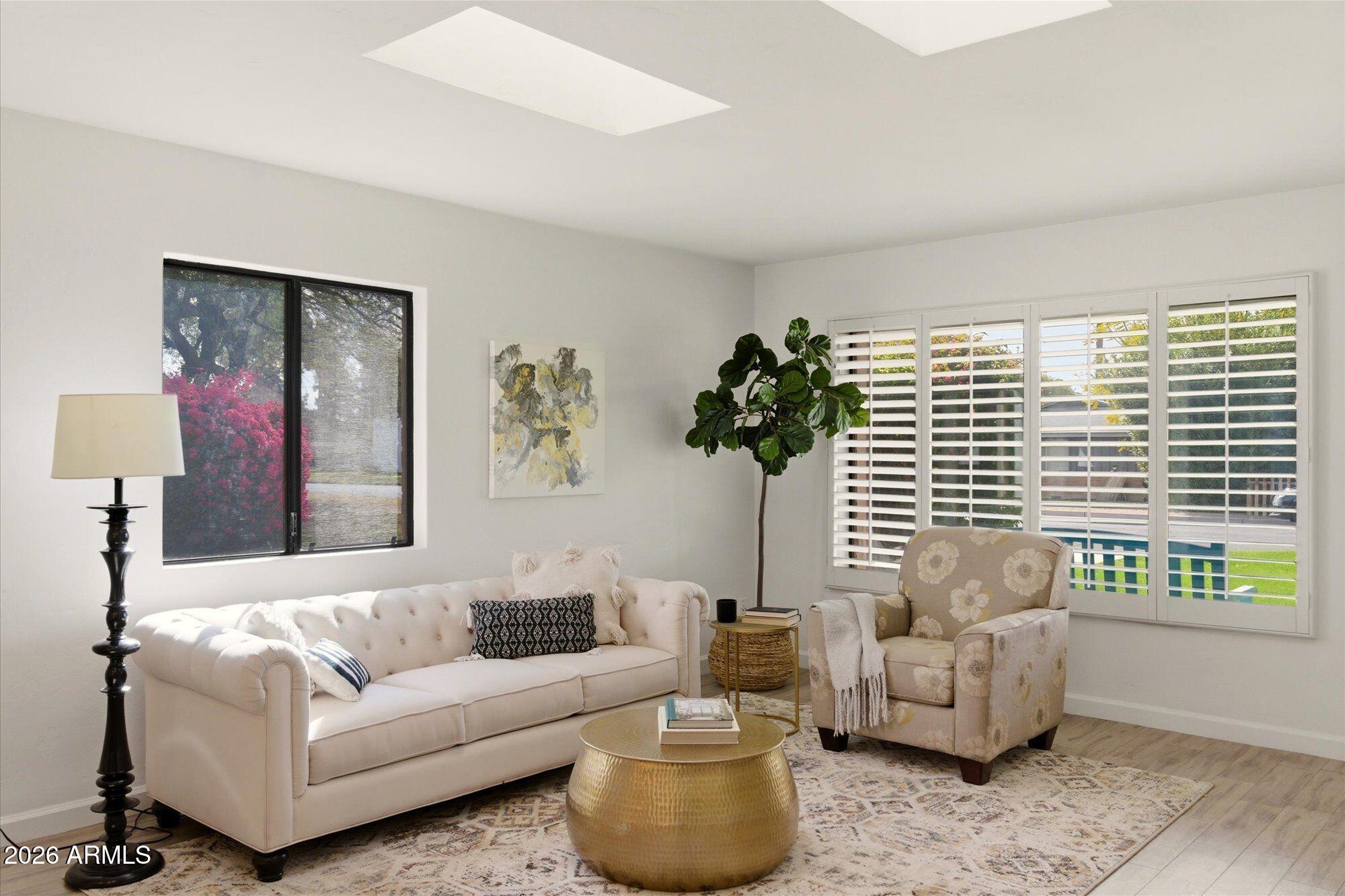 840 East Ocotillo Road Phoenix, AZ 85014 - Photo 4 of 32 Living Roon