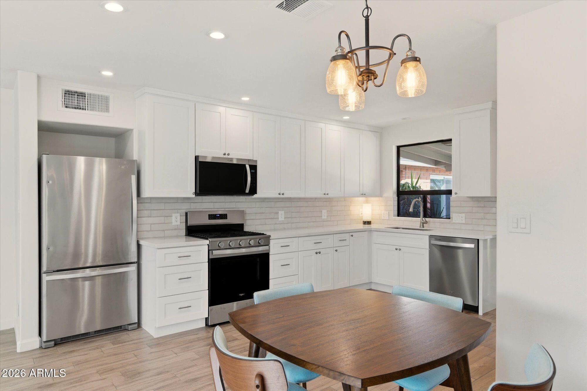 840 East Ocotillo Road Phoenix, AZ 85014 - Photo 6 of 32 Kitchen & Dining