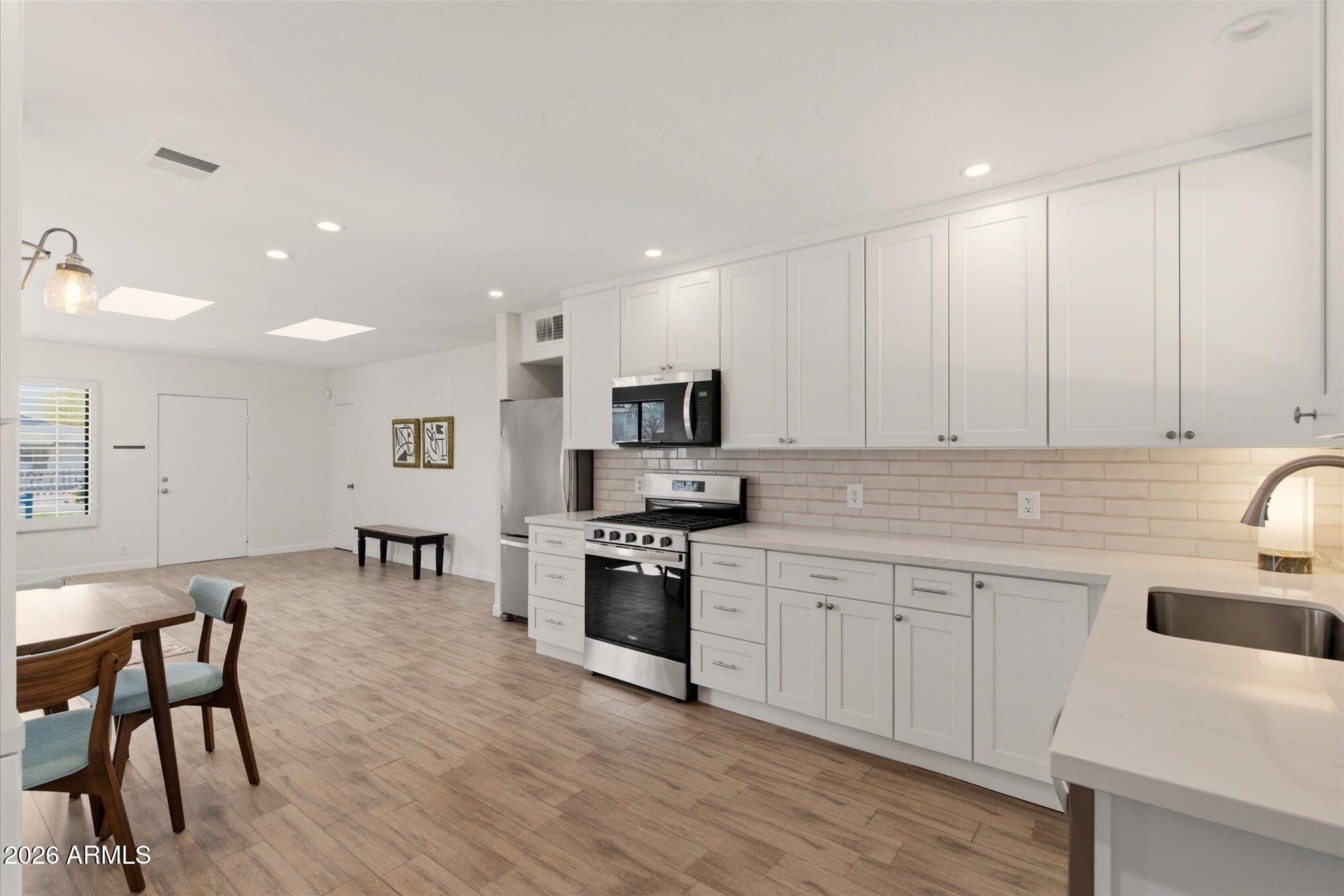 840 East Ocotillo Road Phoenix, AZ 85014 - Photo 7 of 32 Kitchen