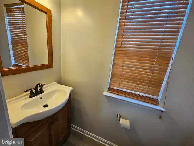 a view of an empty room and a ceiling fan