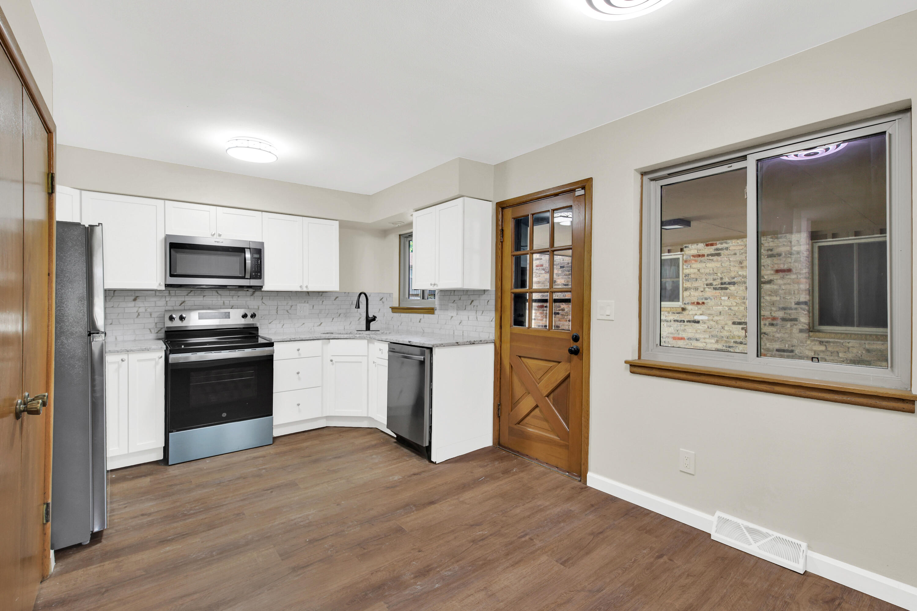 9851 Beloit Road Milwaukee, WI 53228 - Photo 12 of 27 9851 W Beloit Road-12