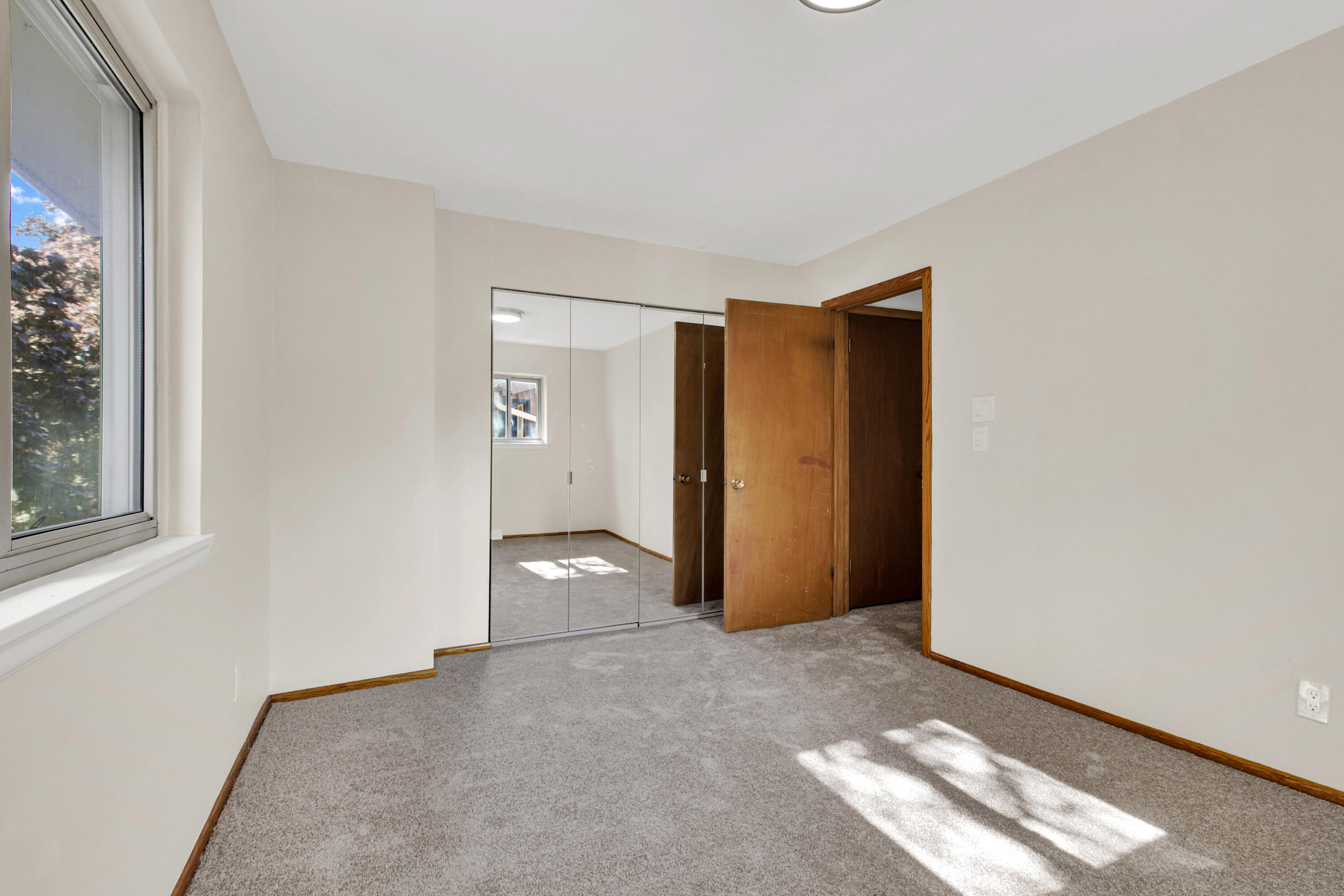 9851 Beloit Road Milwaukee, WI 53228 - Photo 19 of 27 9851 W Beloit Road-19