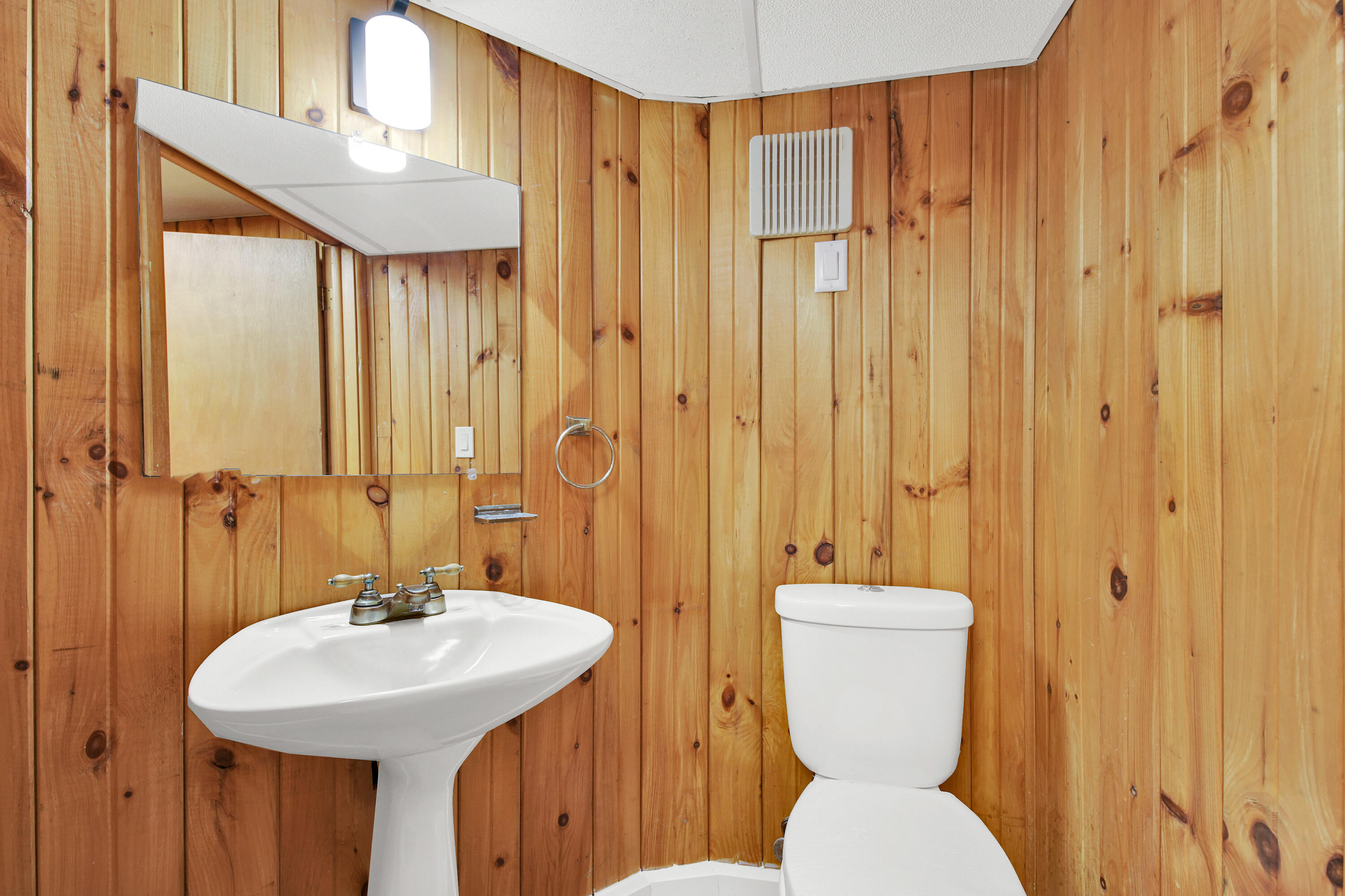 9851 Beloit Road Milwaukee, WI 53228 - Photo 25 of 27 9851 W Beloit Road-25