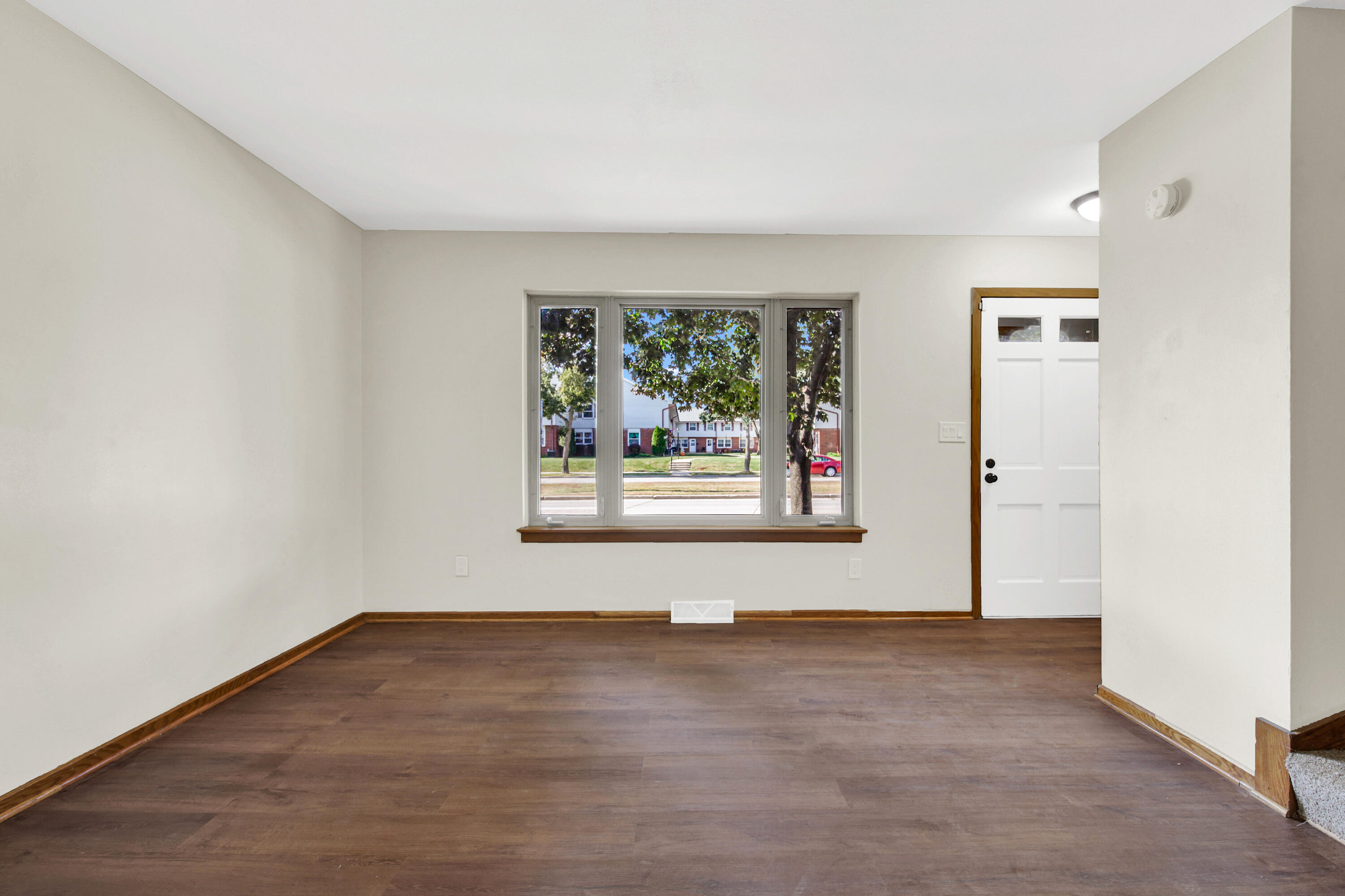 9851 Beloit Road Milwaukee, WI 53228 - Photo 8 of 27 9851 W Beloit Road-8