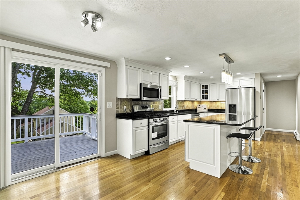 31 Lexington Road Shrewsbury, MA 01545 - Photo 4 of 41 Gallery Image 4