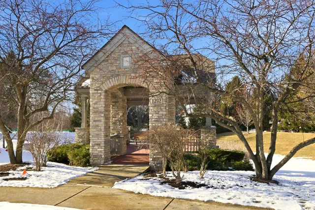 $650,000 | 1285 Stonebriar Court, Naperville, IL 60540