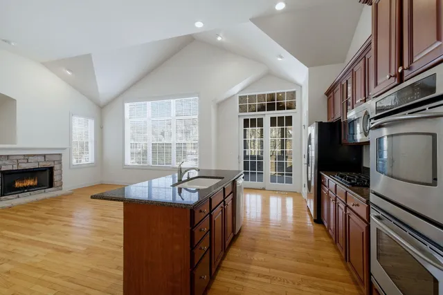 $650,000 | 1285 Stonebriar Court, Naperville, IL 60540