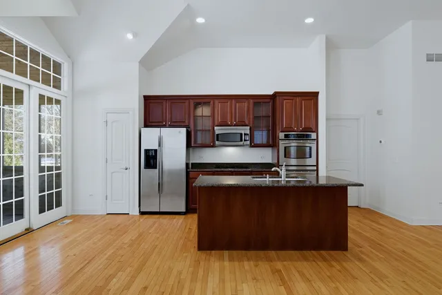 $650,000 | 1285 Stonebriar Court, Naperville, IL 60540