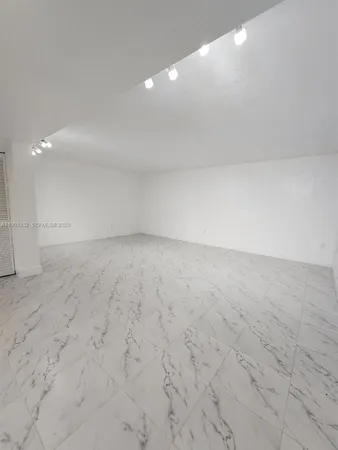 $2,700 | 5100 West 12th Lane, Unit E7, Hialeah, FL 33012