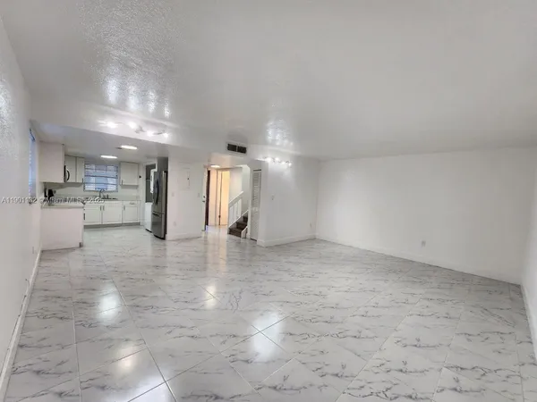 $2,700 | 5100 West 12th Lane, Unit E7, Hialeah, FL 33012