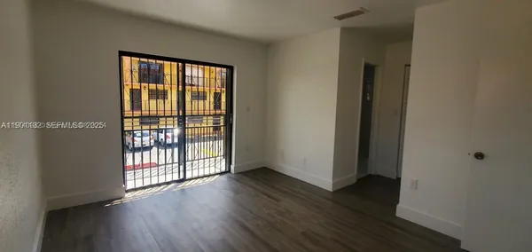 $2,700 | 5100 West 12th Lane, Unit E7, Hialeah, FL 33012