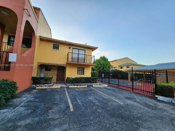 $2,700 | 5100 West 12th Lane, Unit E7, Hialeah, FL 33012