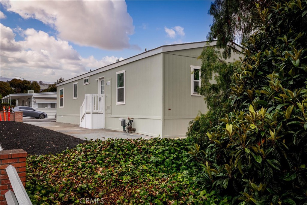 1255 Orcutt Road, Unit A11 San Luis Obispo, CA 93401 - Photo 6 of 22 a backyard of a house with lots of green space