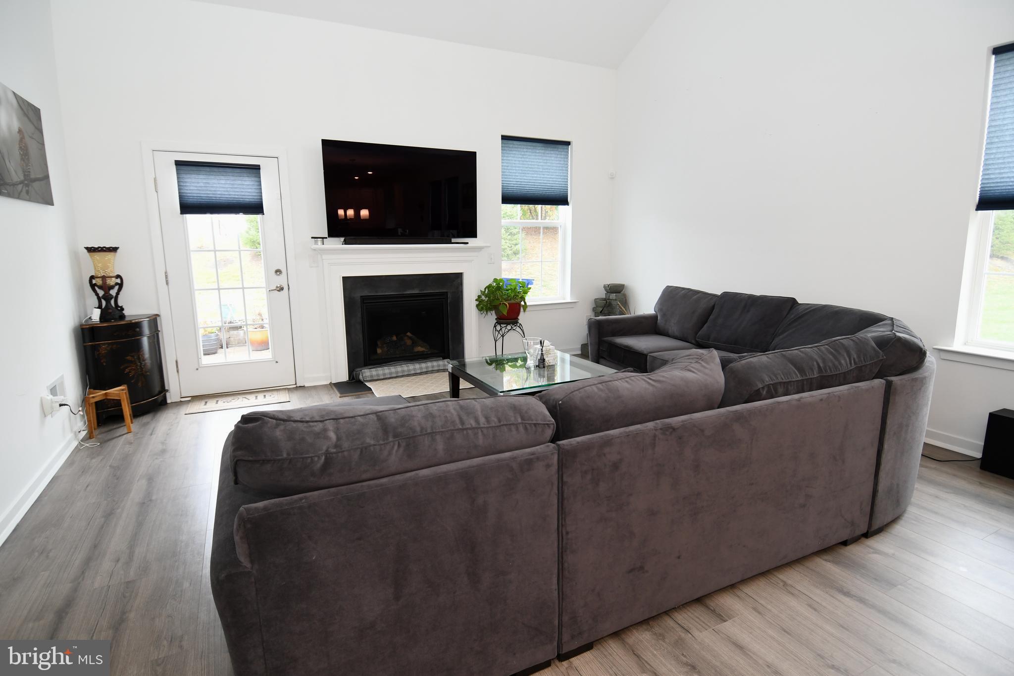 84 Bridge Boulevard Mount Holly, NJ 08060 - Photo 4 of 38