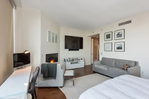 $999,000 | 401 North Wabash Avenue, Unit 63D, Chicago, IL 60611